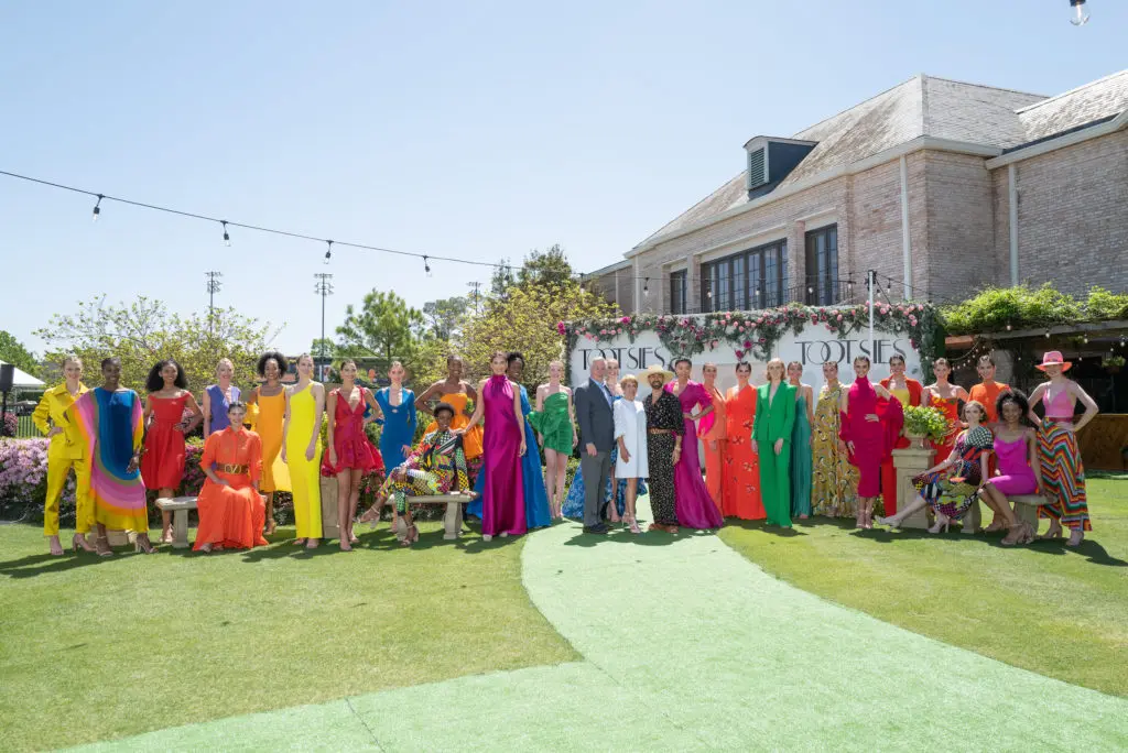 Tootsies' models on the lawn at the River Oaks tennis luncheon fashion show's conclusion.(Photo by Daniel Ortiz)