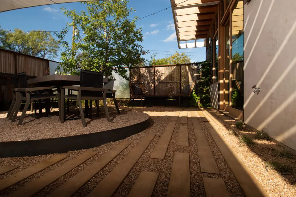 Ecotopes adds extra drama to this contemporary landscape in Zilker. (Photo by Sam Bryant, ecotopes)