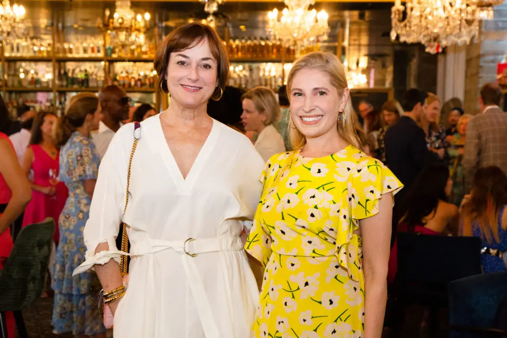 Leigh Smith, Isabel David at the Buffalo Bayou Partnership Cocktails in Bloom fundraiser at Flora (Photo by Lawrence Elizabeth Knox)