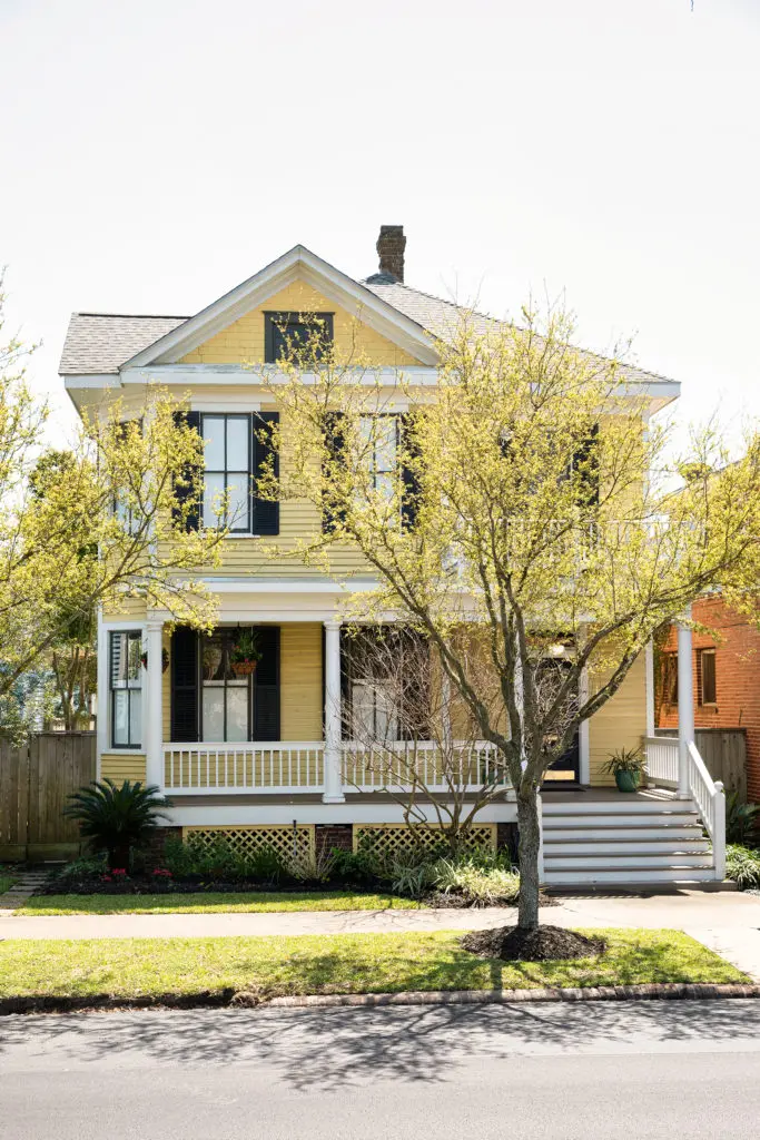 The 1906 Romanet-Glenn House on Galveston's Broadway. (Photo by Koby Brown Photography)