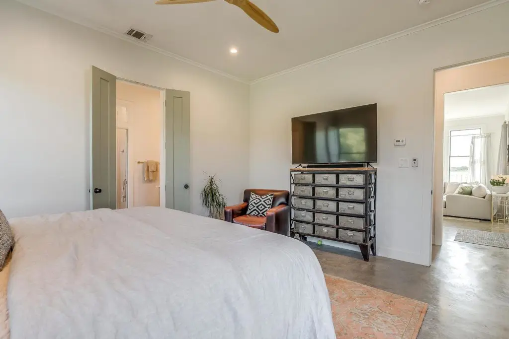 Privacy and seclusion in on of three bedrooms inside the guest house.