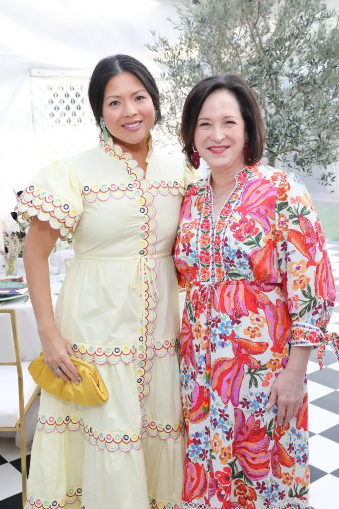 Nancy Bihlmaier, Anne Neeson at Children's Memorial Hermann al fresco dinner  (Photo by Priscilla Dickson)