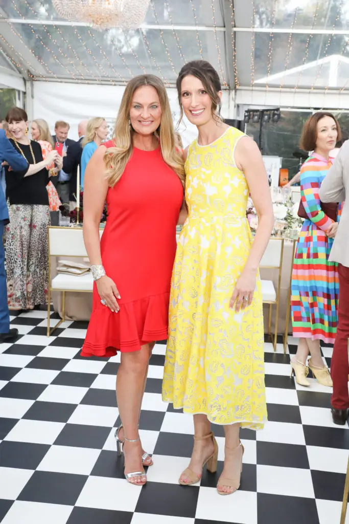 Rachel Regan, Marissa Kiefer at Children's Memorial Hermann al fresco dinner (Photo by Priscilla Dickson)