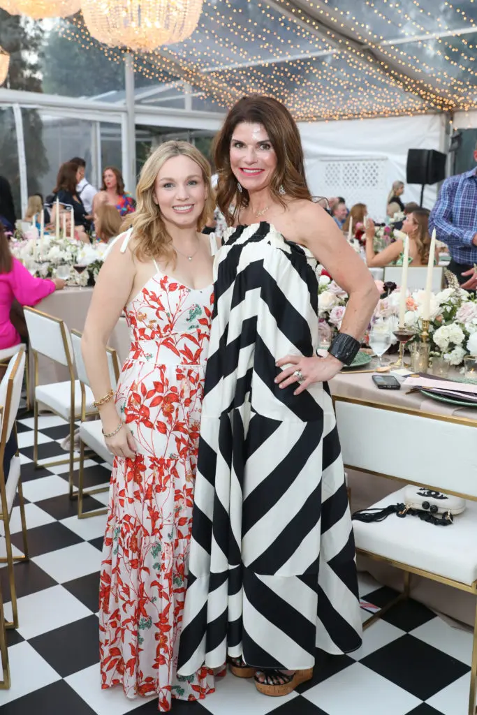 Stacy Johnson, Laura Davenport at Children's Memorial Hermann al fresco dinner (Photo by Priscilla Dickson)