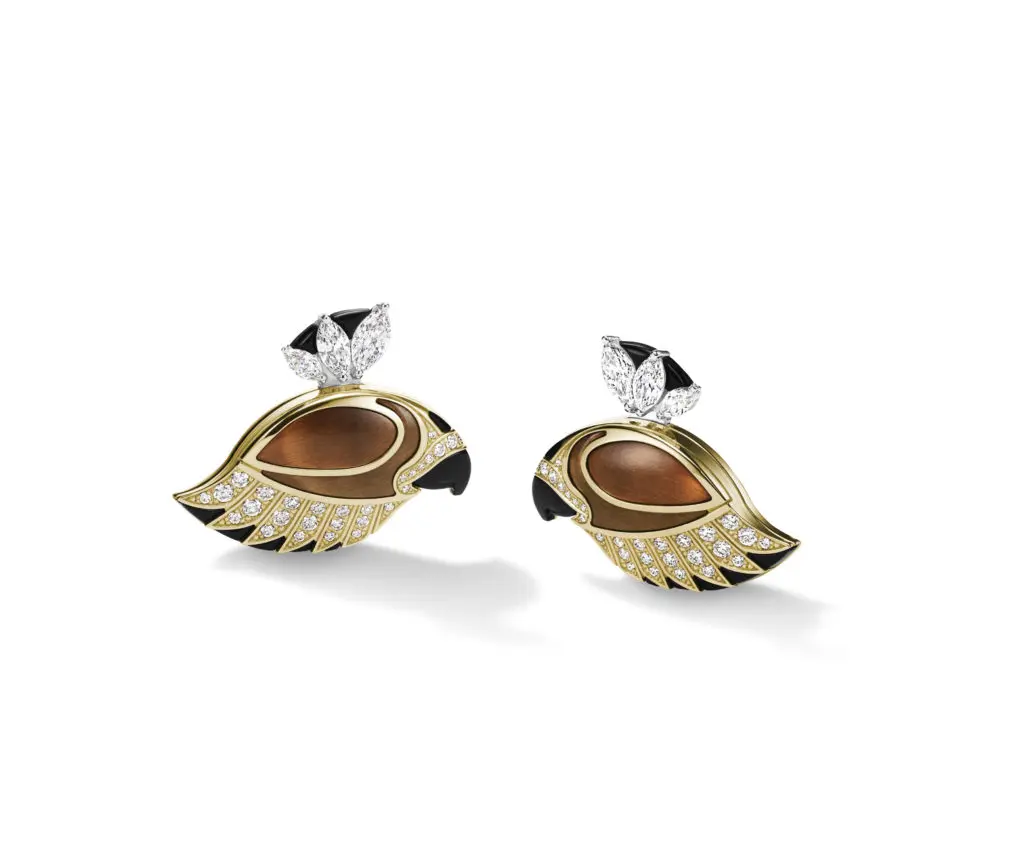 Harry Winston Falconry Legacy cufflinks from the Marvelous Creations Collection with diamonds, set in 18K yellow gold and platinum.
