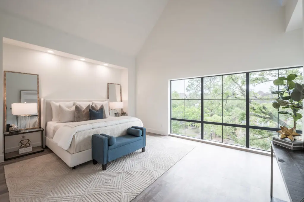 The home's open layout combined with natural light sets all who visit at ease. (Photo by Ambia Photography)