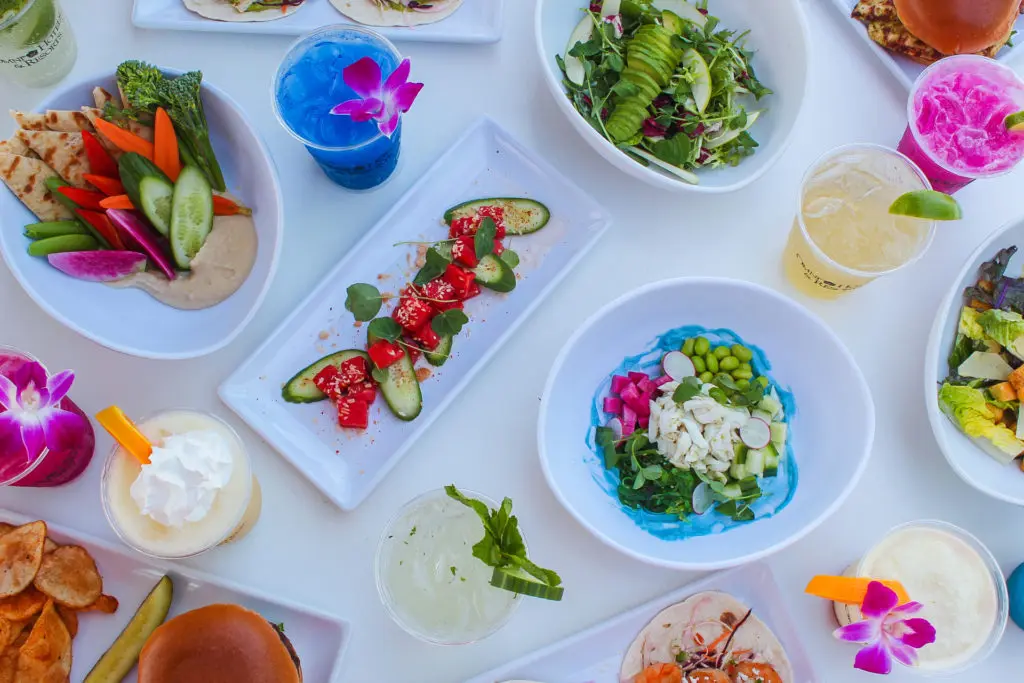 Enjoy a wide variety of delicious snacks and drinks while poolside at the Omni Dallas Hotel.