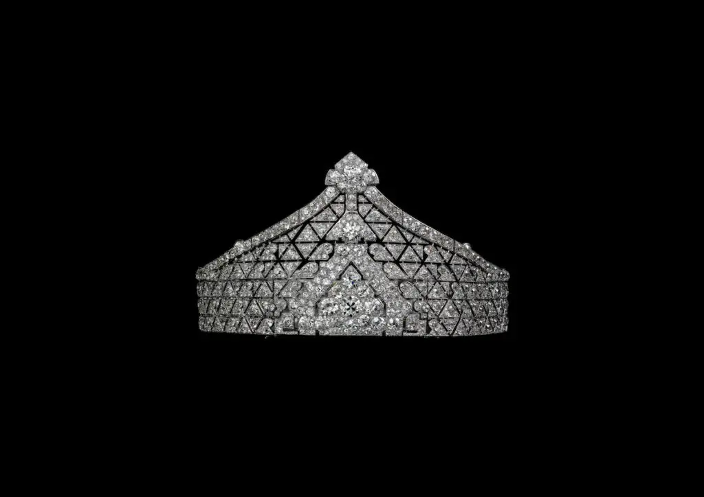 166 Bandeau, Cartier Paris, made as a special order for Madame Ossa Ross, 1923. Platinum, diamonds.