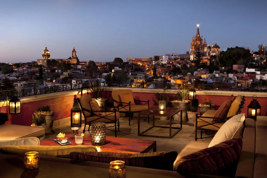 Luna Rooftop & Tapas Bar at Rosewood San Miguel de Allende boasts unprecedented views of the European-esq town. (Photo courtesy of Rosewood San Miguel de Allende)