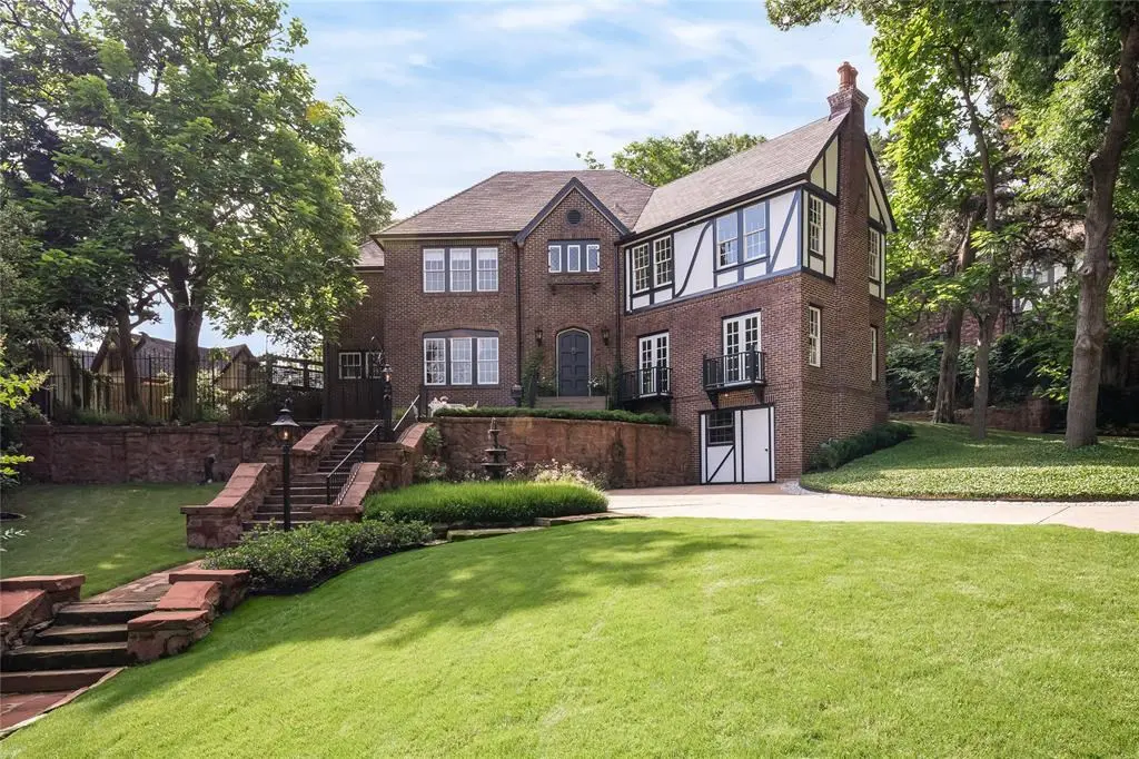 A perfect blend of modern aesthetics and historic bones, the house is an enduring example of America’s 1920s-era spin on the classic Tudor, with lush surroundings that complement its architectural grandeur.