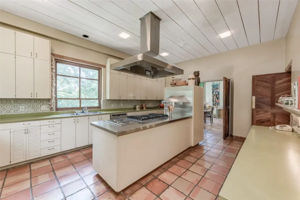 3 Longbow Lane (Photo by Patrick Bertolino for Sotheby's International Realty)