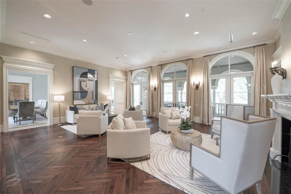An Italian manor fit for a modern life.