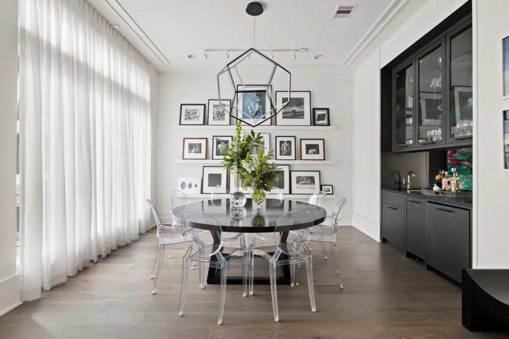 The dining room at 2028 Park 
Street. (Photo by Josh Gremillion)