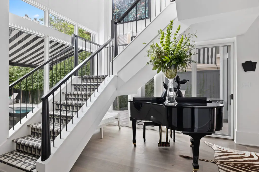The floating staircase at 2028 Park Street, a sophisticated townhouse in Houston. (Photo by Josh Gremillion)