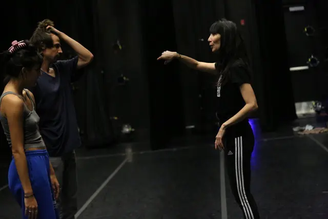 Rehearsing “changeling” by ISHIDA with Artistic Director Brett Ishida (Photo by Amitava Sarkar)