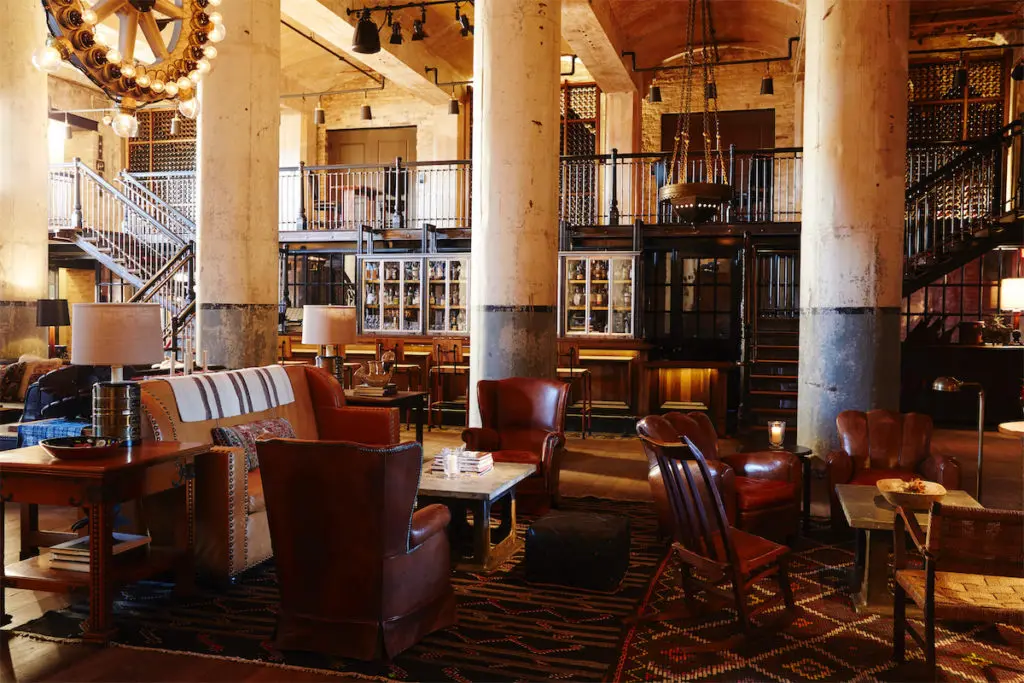 Sternewirth is Hotel Emma's tavern bar.