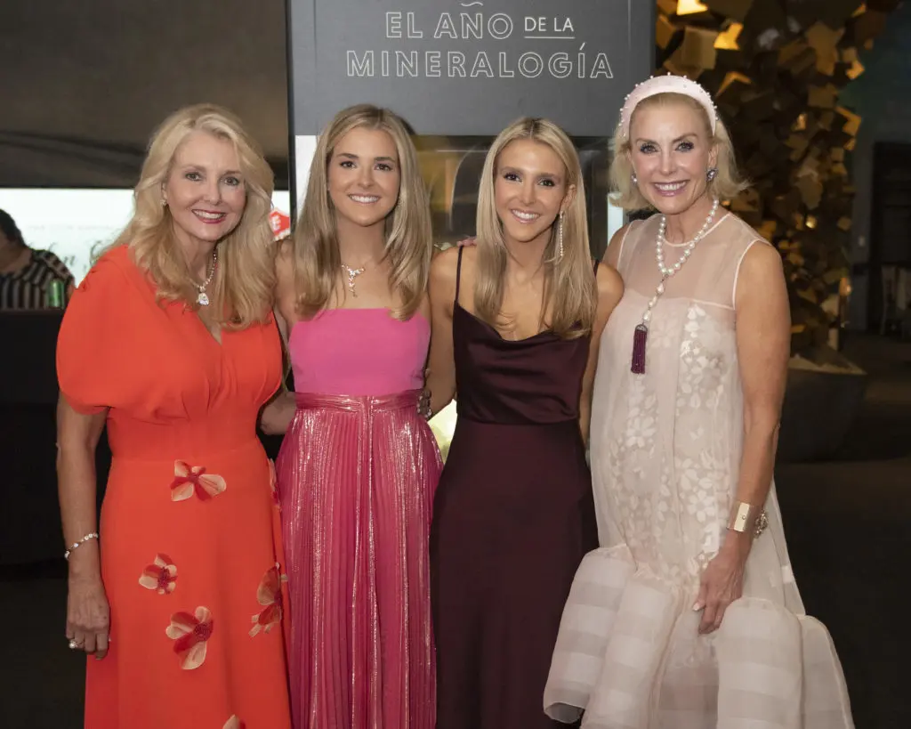 Libby Hunt, Elizabeth Hunt, Sharon Hunt, Heather Furniss (photo by, Tamytha Cameron)