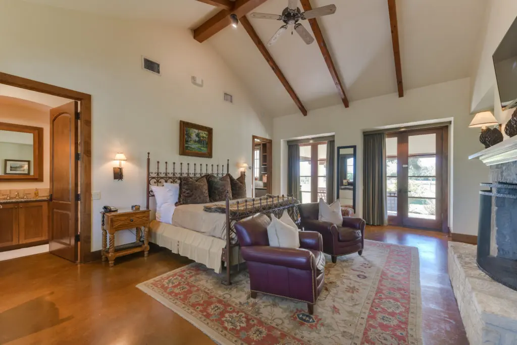 The 800 square foot casitas at the Inn at Dos Brisas include a fireplace, kitchenette and room service breakfast. (Photo by sRagnar Fotografi)
