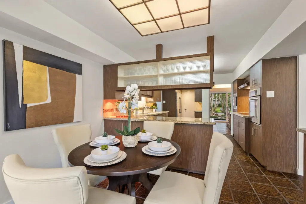 The breakfast room at 503 Timber Terrace Road (Photo by Nan Studios)