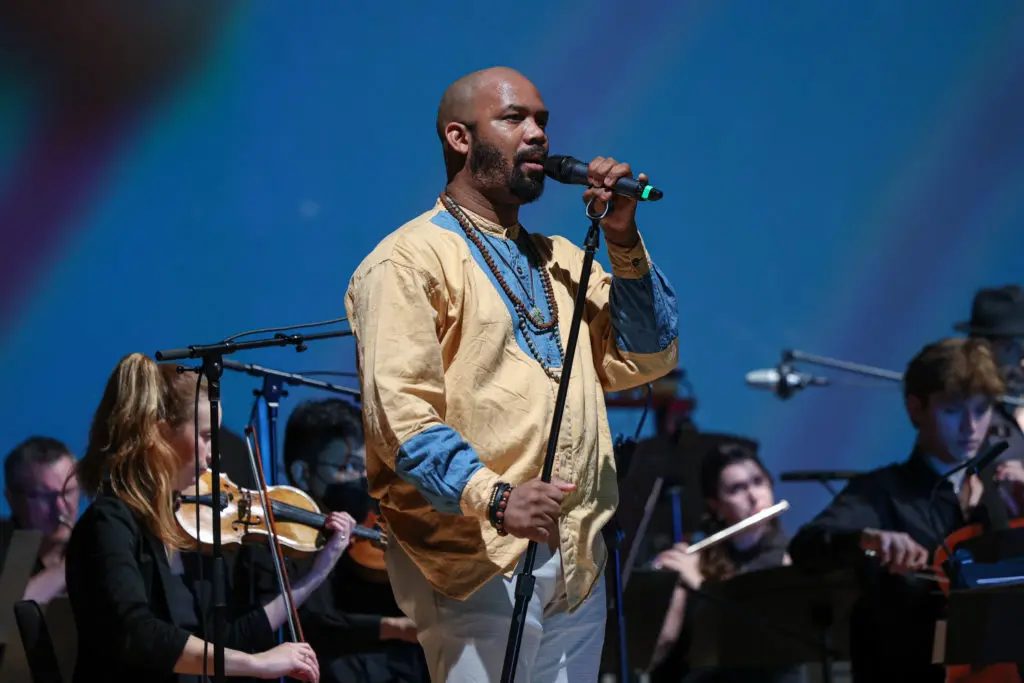 Houston Poet Laureate Outspoken Bean performs at the "Loveletter" concert. (Photo by Johnny Than)