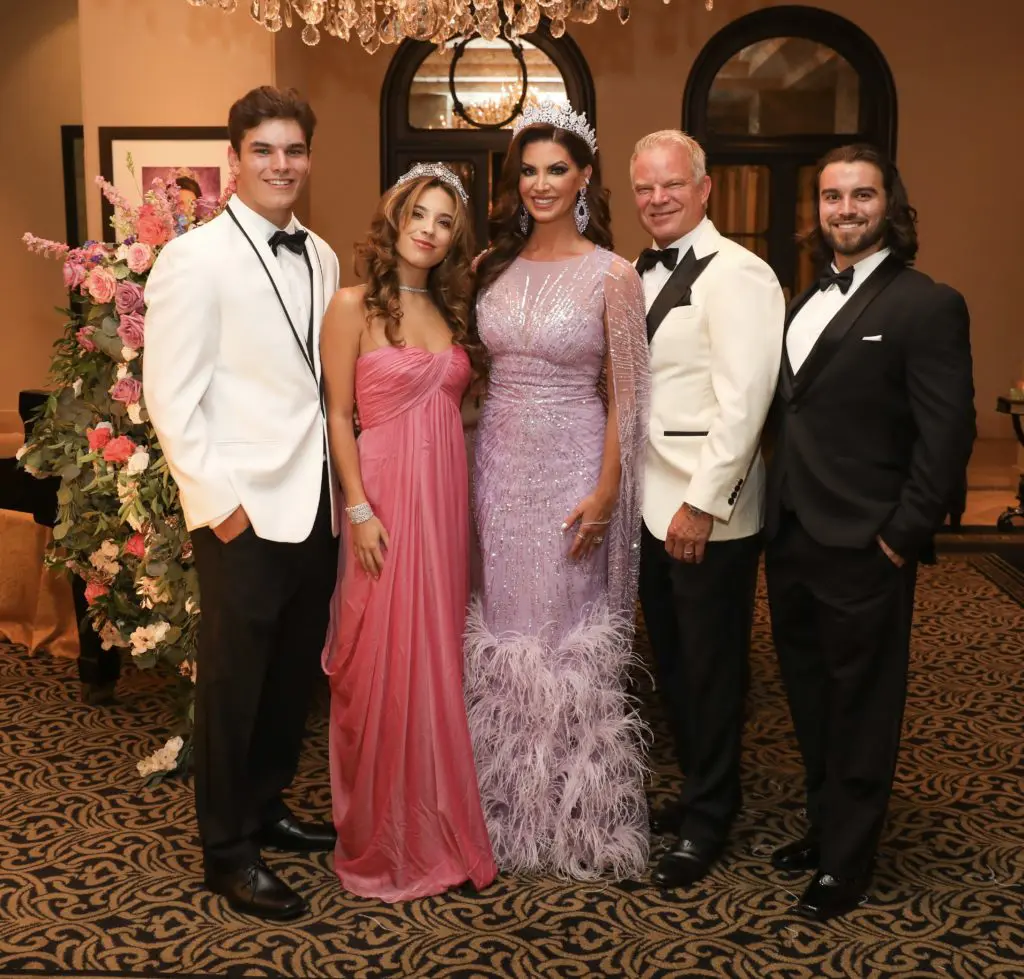 Ashton Lassiter, Hailey Lassiter, Nicole & James Lassiter, Grayson Lassiter at Nicole's 40th birthday party at Hotel ZaZa Museum District (Photo by Priscilla Dickson)