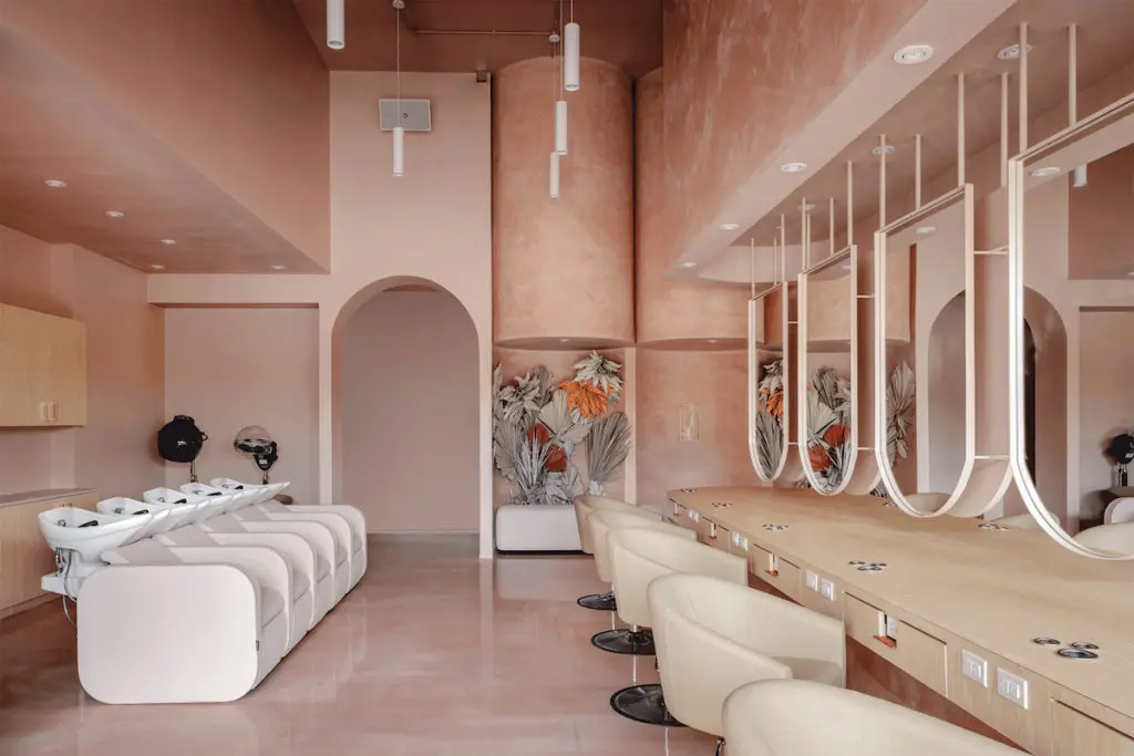 For the studio, Dallas-based Coeval Studio used pale shades of pink and brown, lots of rounded edges, and natural materials such as pampas grass and wood.