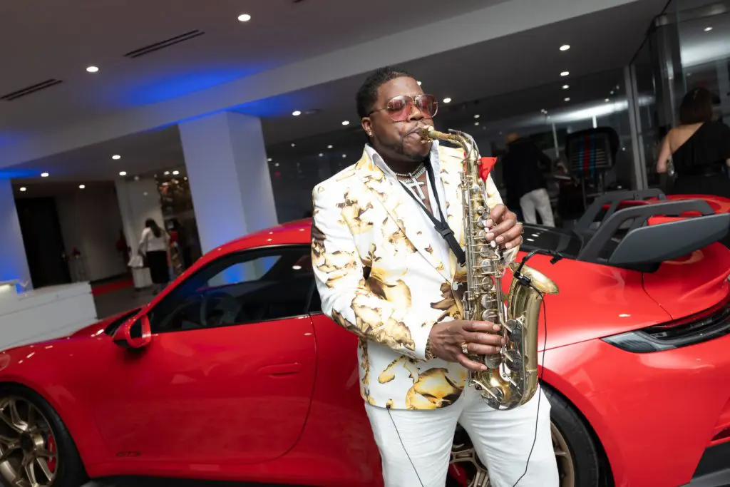 A roving saxophonist entertained the crowd. Photo by Daniel Ortiz.