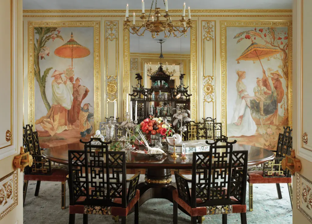 The Getty dining room decor is animated by eight Badminton chairs from the Ann Getty House collection. Copies of the legendary chinoiserie chairs from Badminton House,
these chairs are upholstered in embroidered silk that Getty commissioned from one of her favorite Chinese studios. A promenade of Tiepolo-style murals portraying elaborate Chinese magot figures marries Italian romantic dreams of exoticism with the passion for chinoiserie of Getty and Gross. The colorful murals were painted by artists from Atelier de Ricou, Paris, in homage to the magnificent 1757 wall decor at Palladio’s Villa Valmarana ai Nani, painted by Giandomenico Tiepolo, the son of Gianbattista.(Photography by Lisa Romerein)
