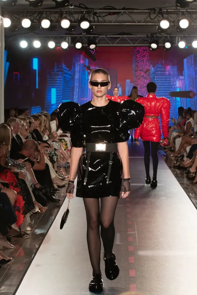 Another sexy runway moment (Photography by Tamytha Cameron)