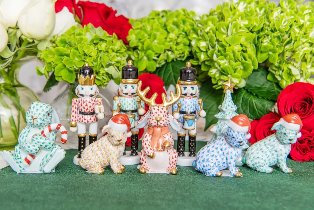 Bering's sets the perfect holiday scene with their festive tablescapes.