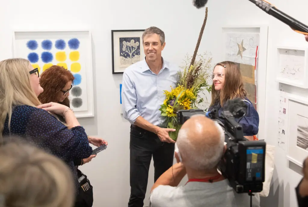 Cynthia Mulcahy giving Beto O’Rourke a bouquet  (Photography by Exploredinary)