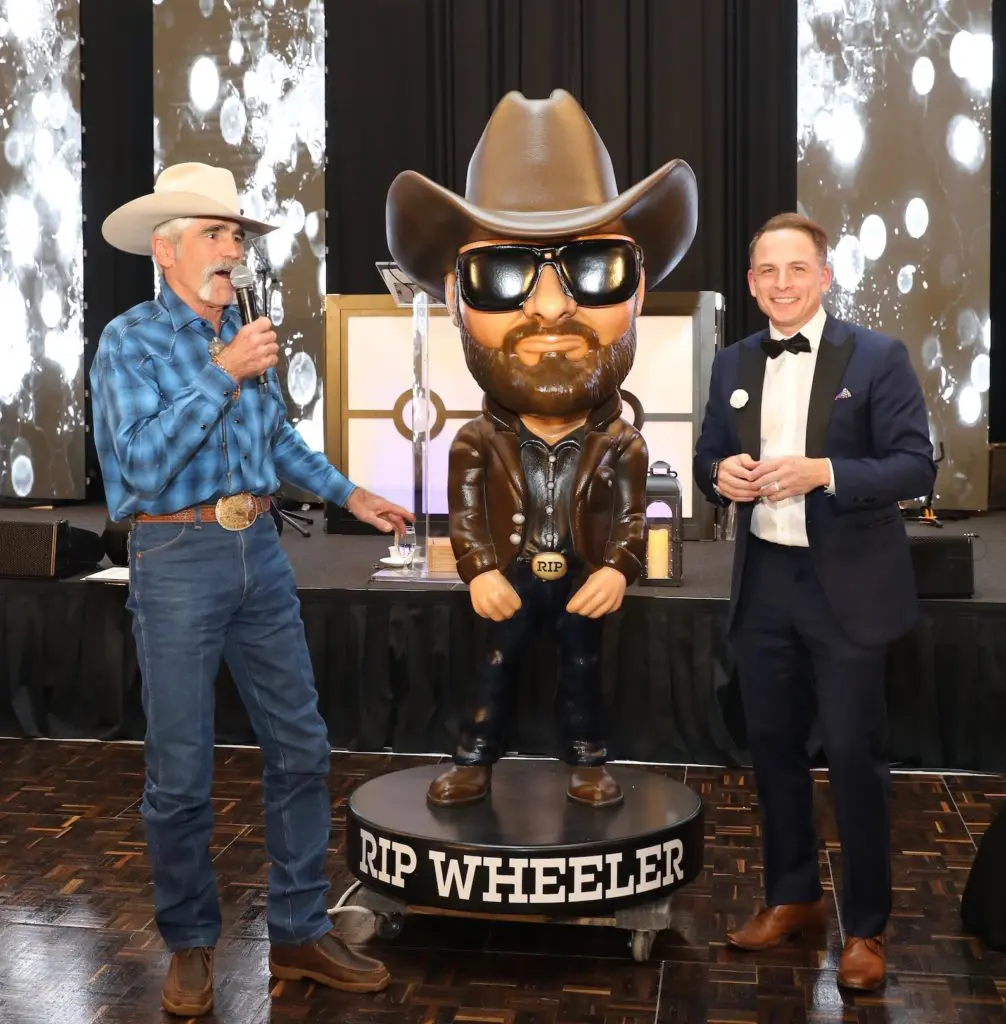 Forrie J. Smith, auctioneer Johnny Bravo with the Cole Hauser bobble-head at the Houston PetSet 'Fierce & Fabulous Soirée' (Photo by Priscilla Dickson)