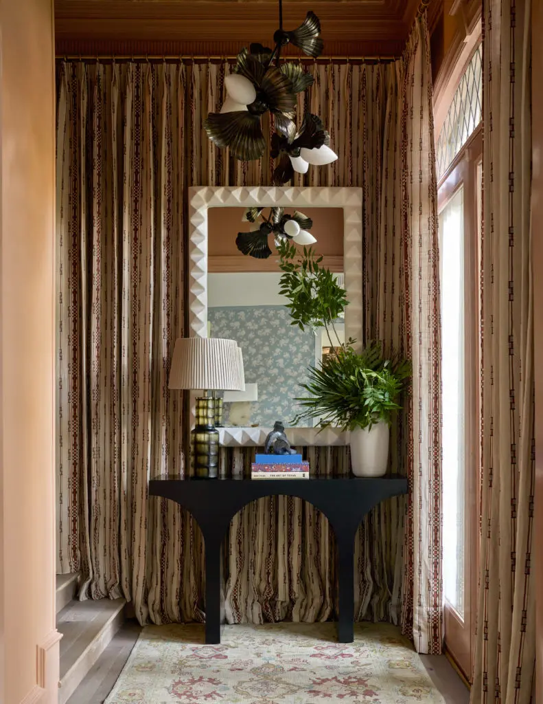 Atelier Davis evokes the Texas sunset with a palette of warm rusts and pops of green in the Vestibule and Powder Room. (Photo by Nathan Schroeder)
