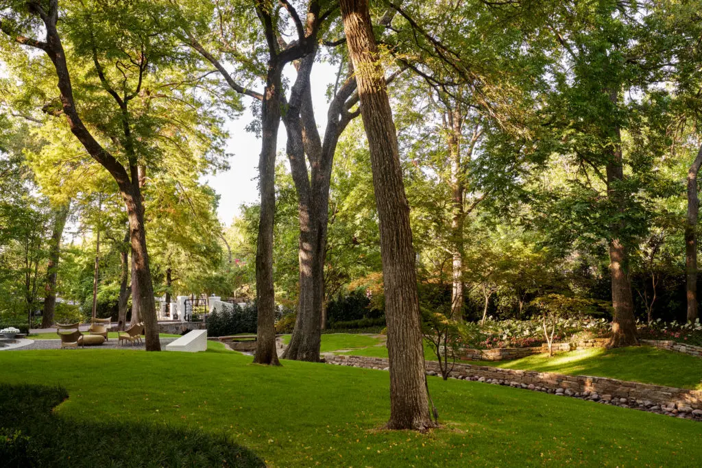 Harold Leidner Company's classically naturalistic Landscape (Photo by Nathan Schroder)