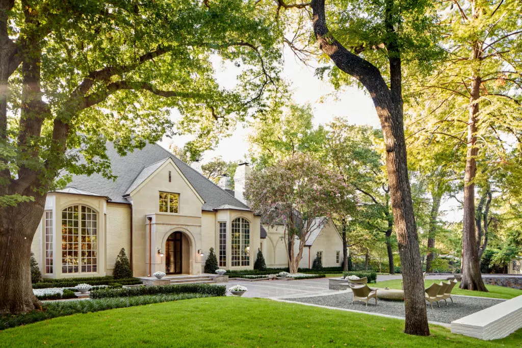 Harold Leidner Company's classically naturalistic Landscape (Photo by Nathan Schroder)