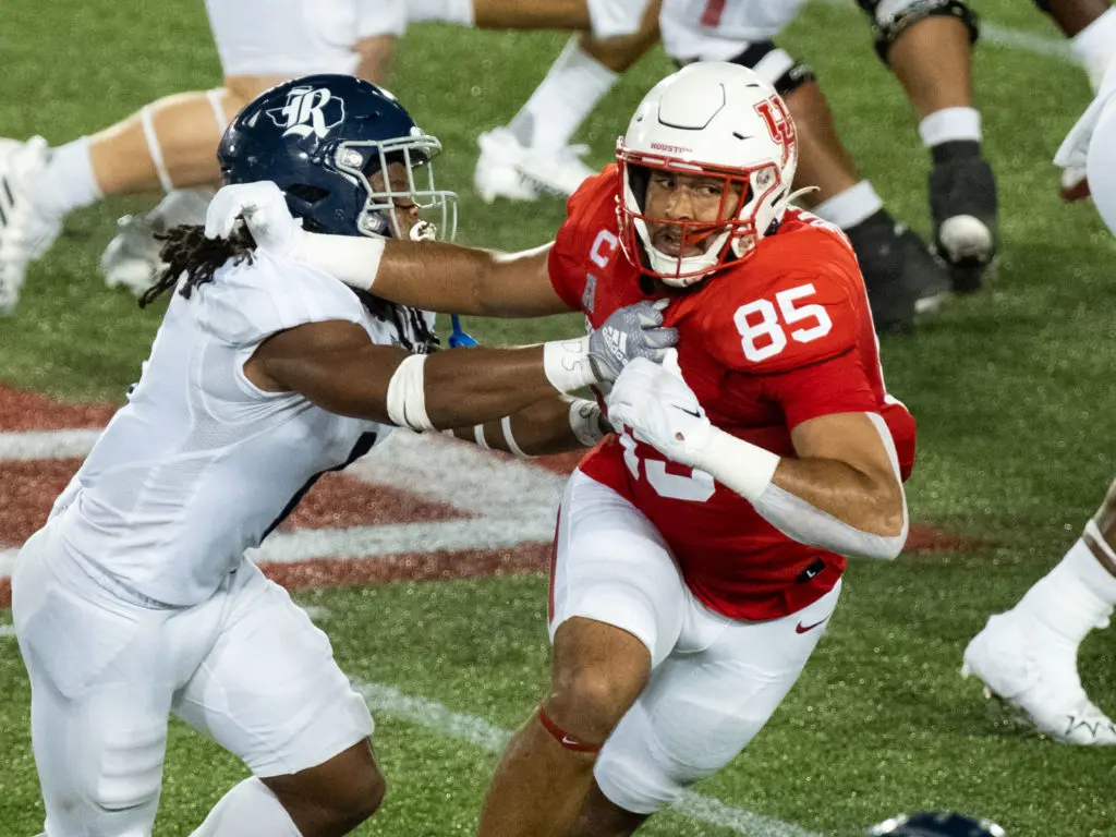 University of Houston tight end Christian Trahan works to break free.  (Photo by F. Carter Smith)