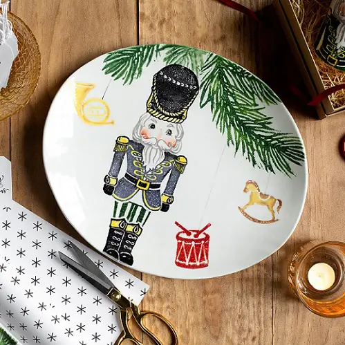 Bering's sets the perfect holiday scene with their festive tablescapes.