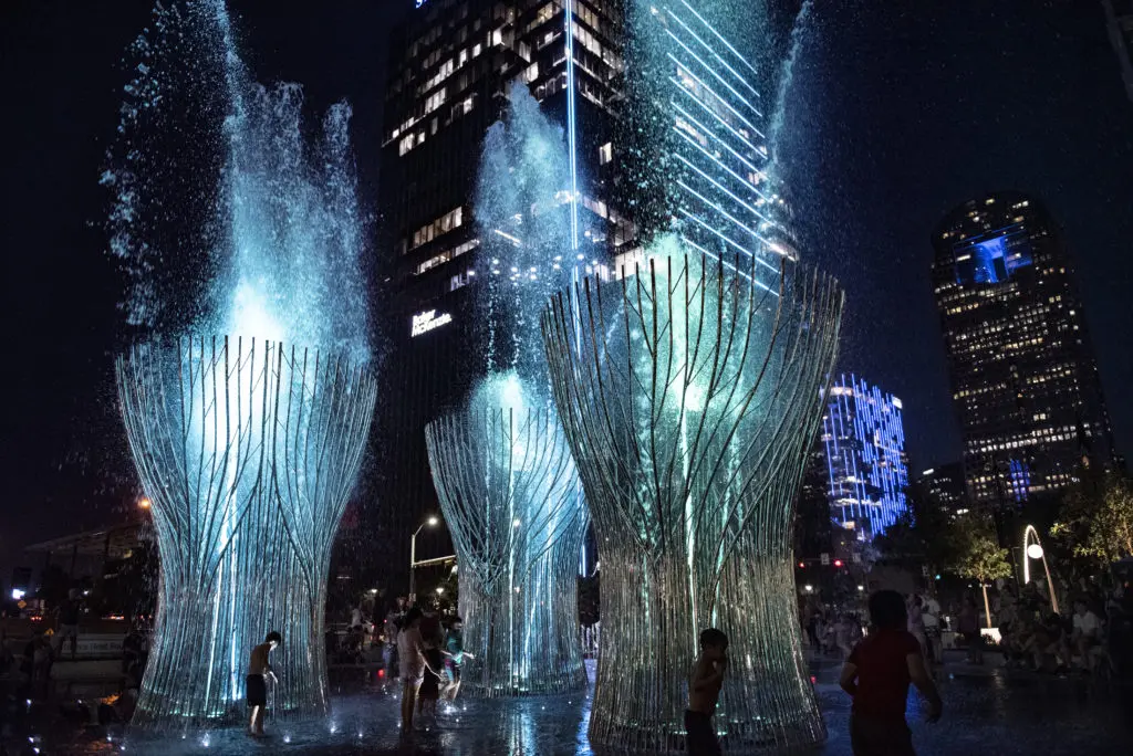 Klyde Warren Park's new Nancy Best Fountains (Photo by Tamytha Cameron)