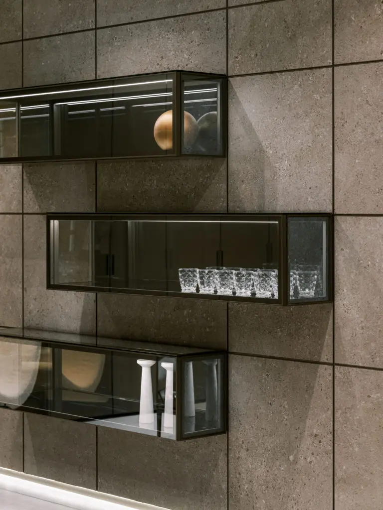 Create this design with the Rimadesio Modulor Wall Panel System paired with Alambra Cabinets. (Photo by Divya Pande)