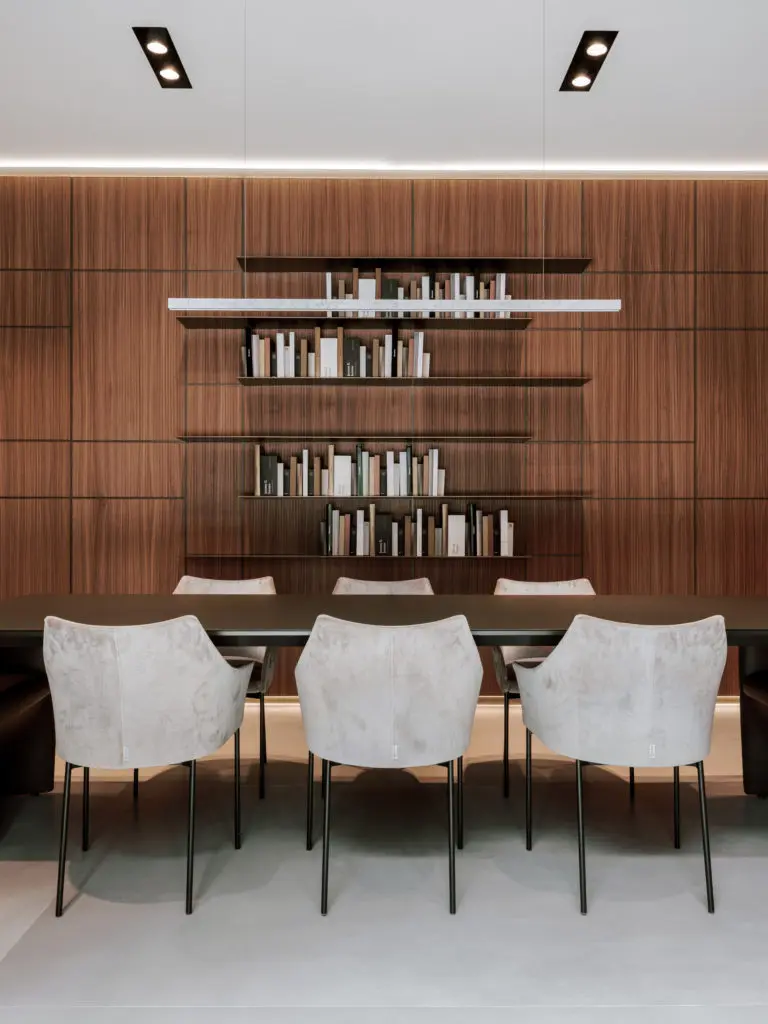 Pair the Rimadesio Modulor Wall Panel System with Long Island Table to achieve this bold design. (Photo by Divya Pande)