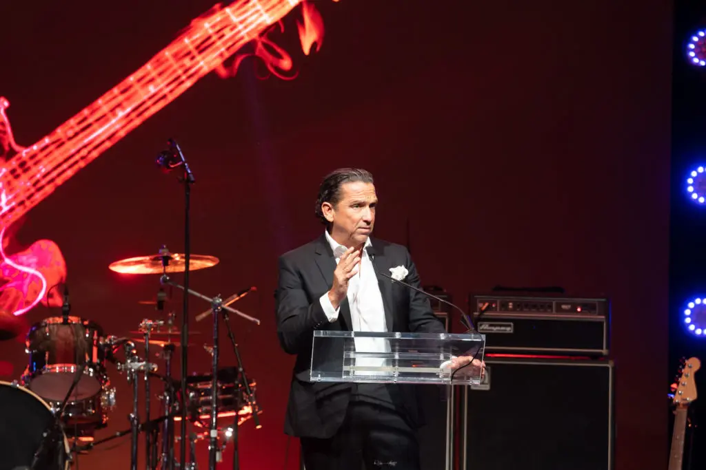 Tony Buzbee on stage raising funds to purchase wheelchair accessible vans for disabled, wheelchair-bound children (Photo by Daniel Ortiz)