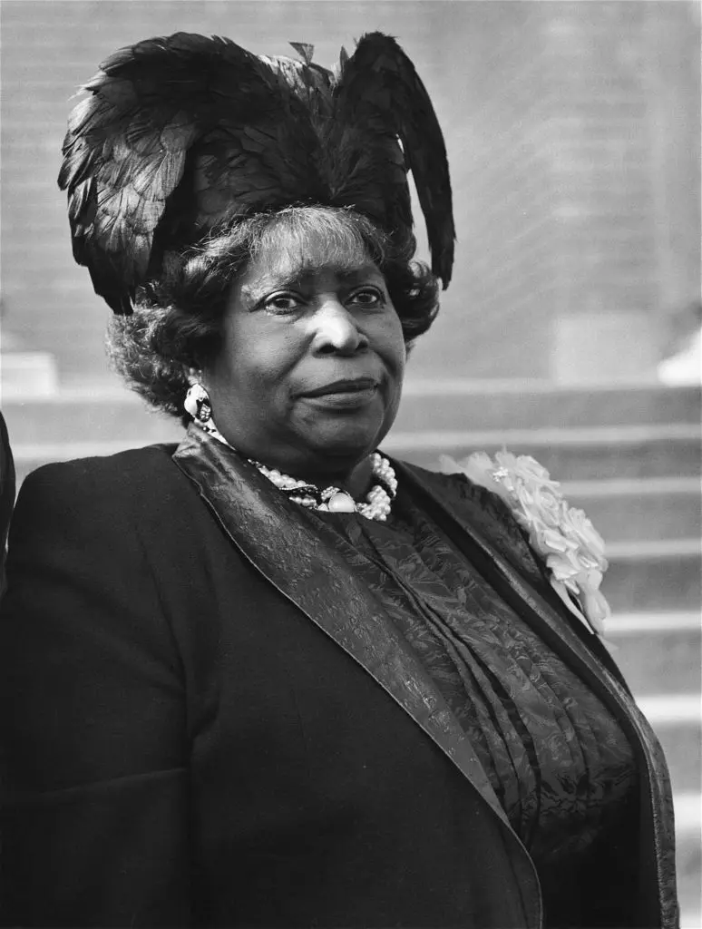 Art League Houston's 2022 Lifetime Achievement honoree Earlie Hudnall, Jr.'s "Lady in Black Hat With Feathers," 1990, will be featured in ALH's Gala silent auction Friday, October 14, 2022. (Image courtesy of Art League Houston and the artist)