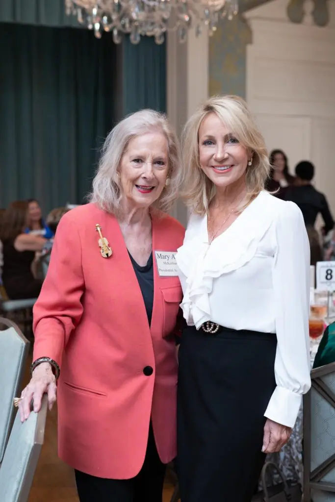 Mary Ann McKeithan, Leslie Siller at the Junior League of Houston for the Houston Symphony League fall membership luncheon. (Photo by Daniel Ortiz)