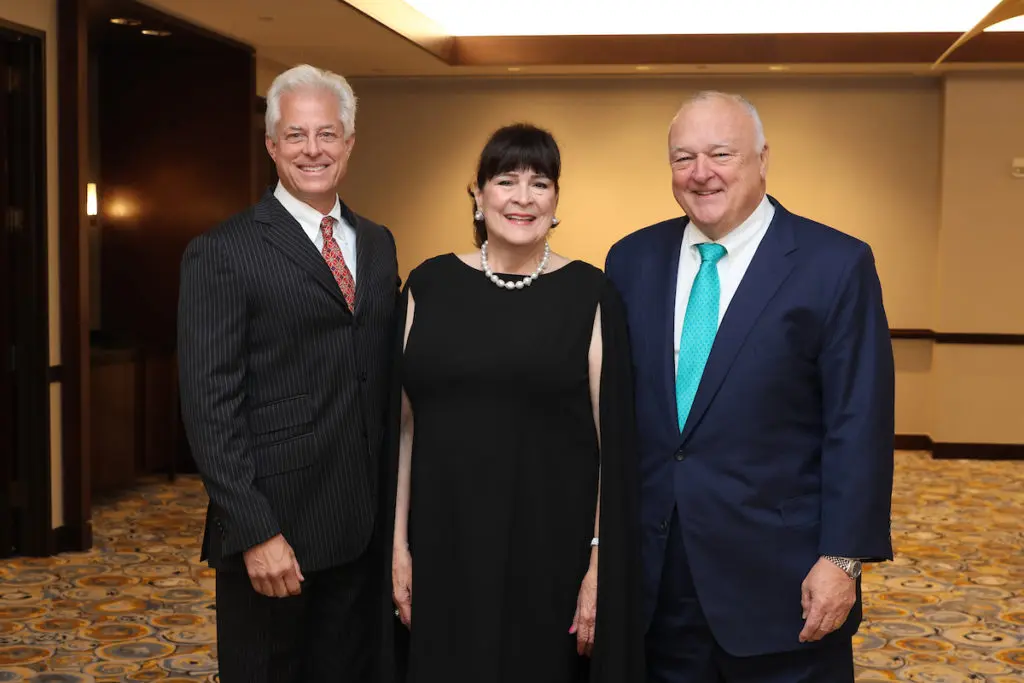Holocaust Museum Houston Guardian of the Human Spirit Award honorary chair Ross Moody,  Host Committee chairs Cynthnia & Bucky Allshouse.