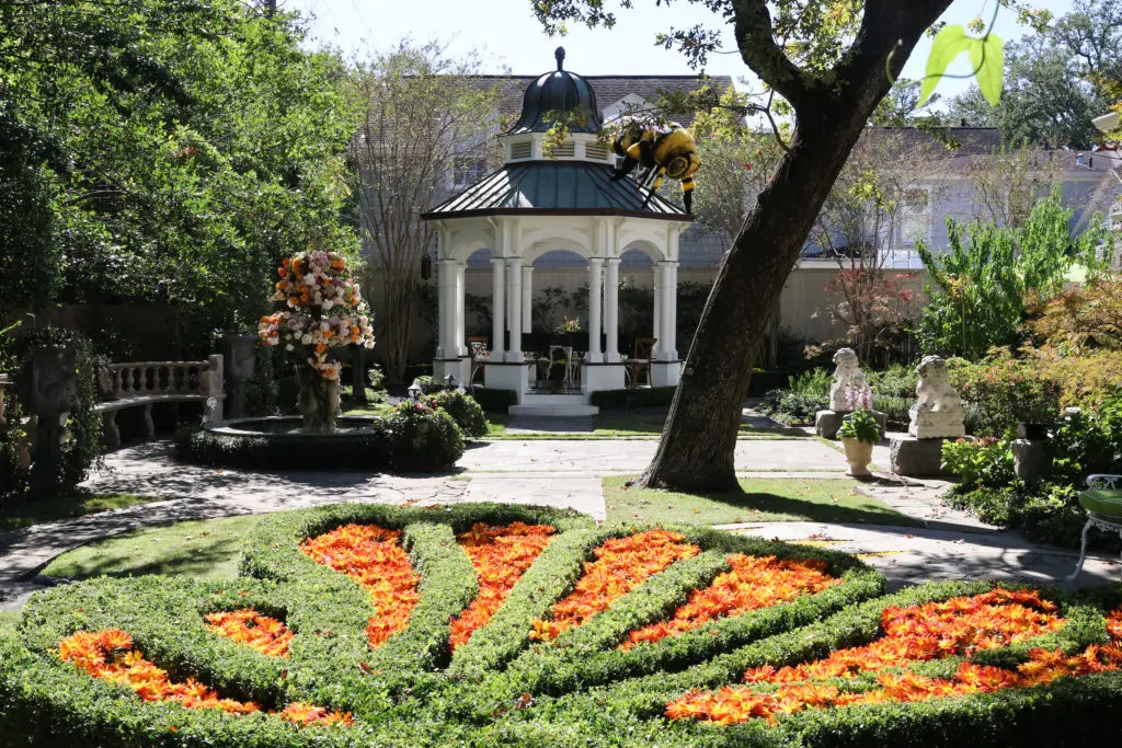 The beautiful garden in the home of Rini and Edward Ziegler. (Photo by Priscilla Dickson)