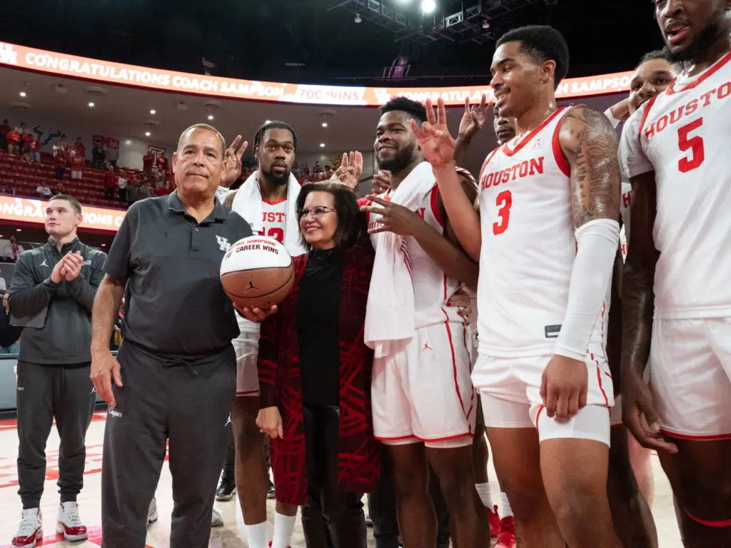 University of Houston coach Kelvin Sampson and Karen Sampson enjoyed the 700 win moment with the current players too. (Photo by F. Carter Smith)