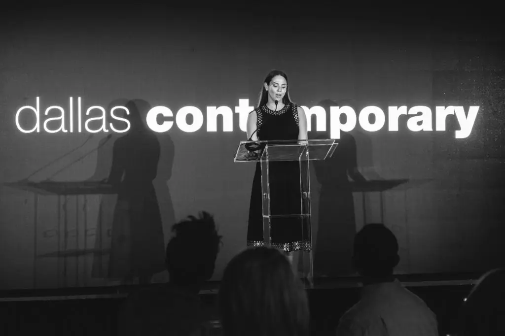 Carolina Alvarez-Mathies addresses the crowd at the Dallas Contemporary Gala. (Photo by Jonathan Zizzo)
