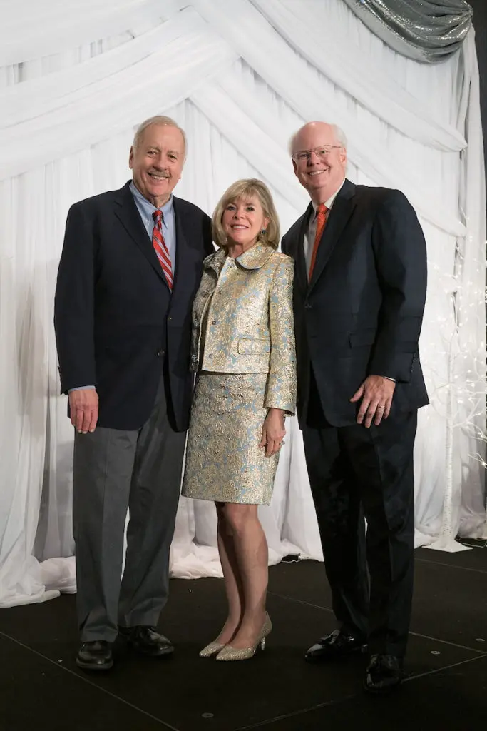 Ed McMahon introduces honorees Zane & Brady Carruth (Photo by Daniel Ortiz)