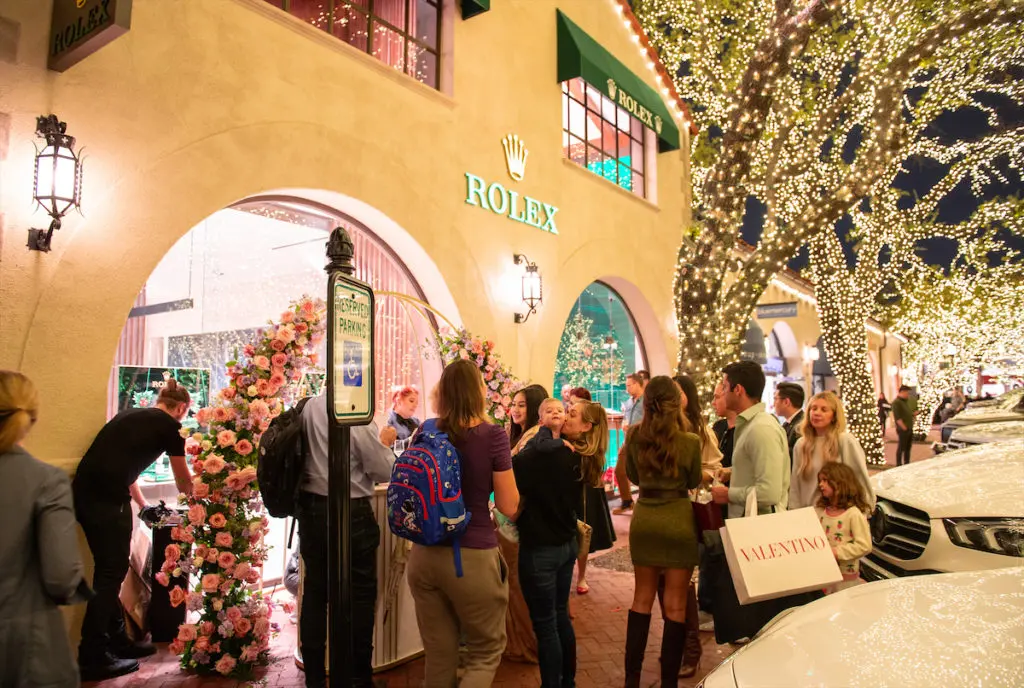 Guests at the 2022 Highland Park Village Shopping Stroll.  (Photo by George Fiala)