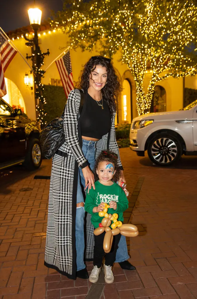 Guests at the Highland Park Village Shopping Stroll. (Photo by George Fiala)